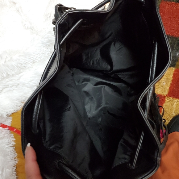 VICTORIA'S SECRET BLACK FRINGE BACKPACK STYLE BAG! - Picture 11 of 13